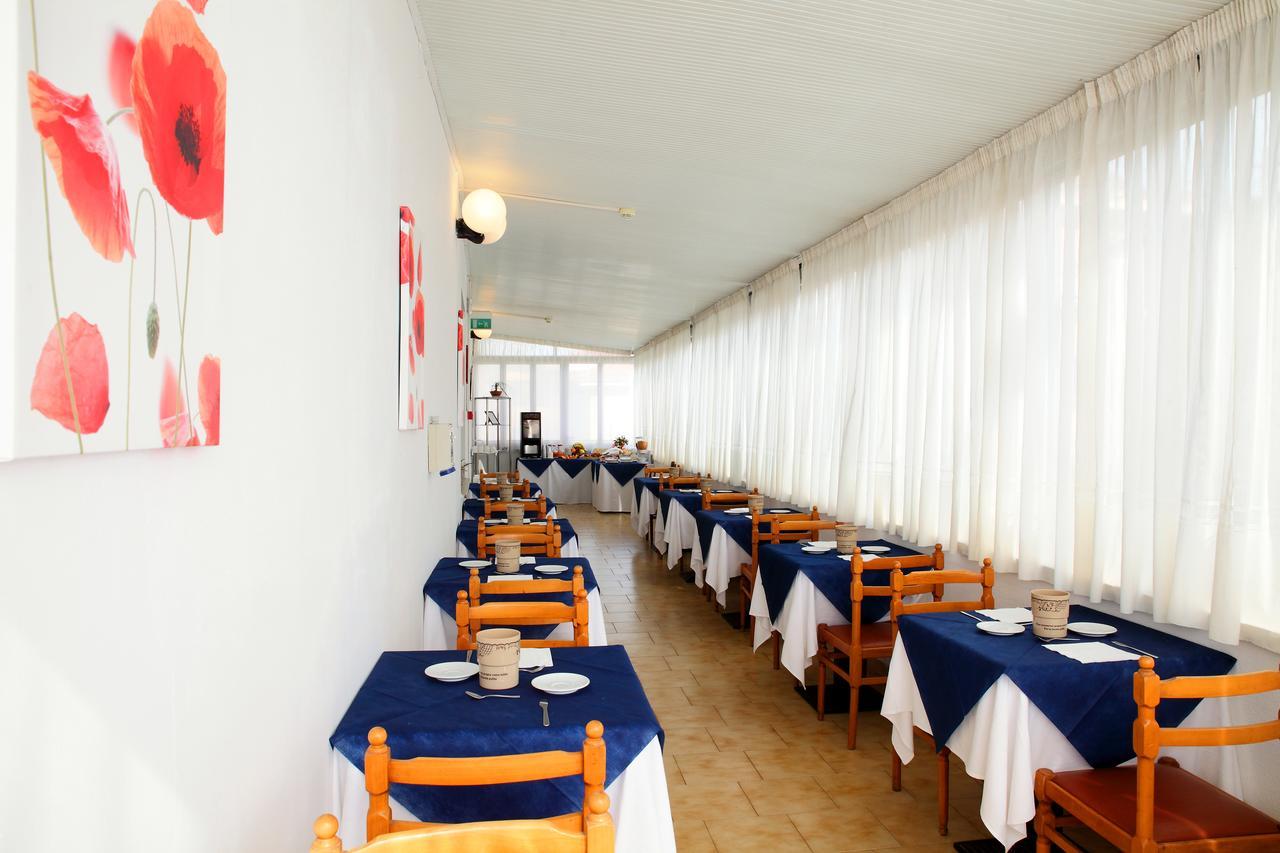 Hotel Lagomaggio リミニ エクステリア 写真