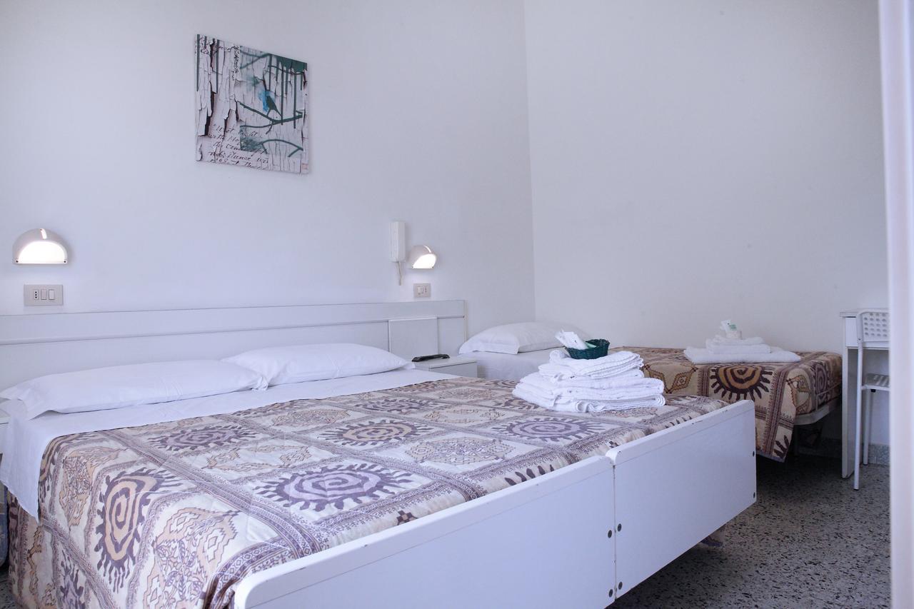 Hotel Lagomaggio リミニ エクステリア 写真