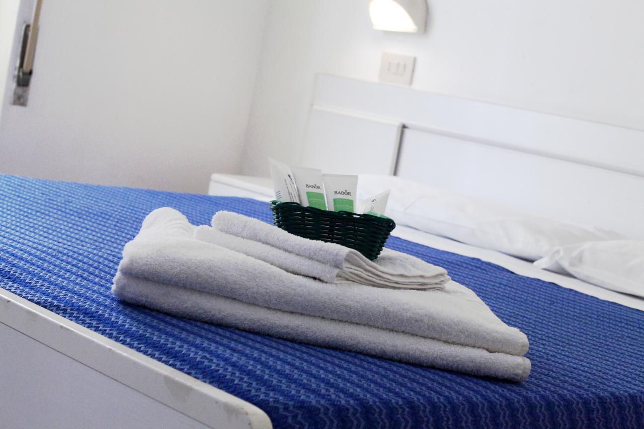 Hotel Lagomaggio リミニ エクステリア 写真