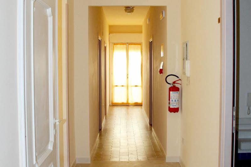 Hotel Lagomaggio リミニ エクステリア 写真