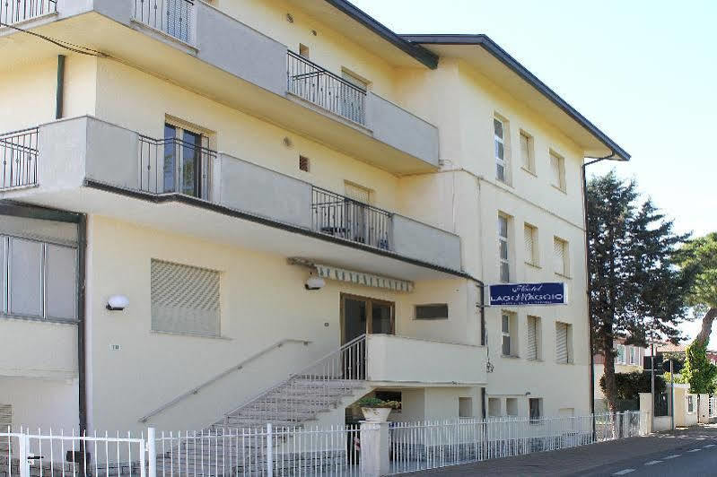 Hotel Lagomaggio リミニ エクステリア 写真