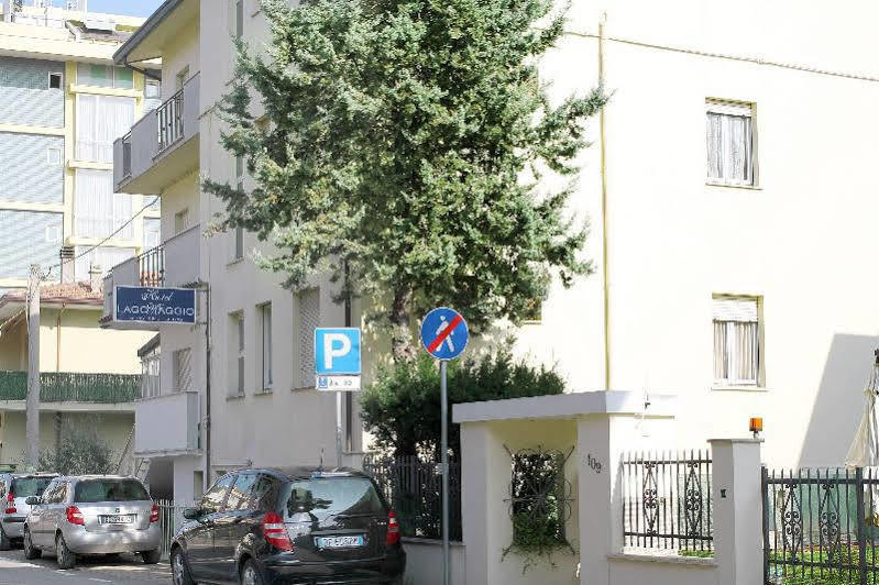 Hotel Lagomaggio リミニ エクステリア 写真