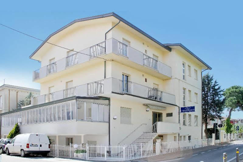 Hotel Lagomaggio リミニ エクステリア 写真