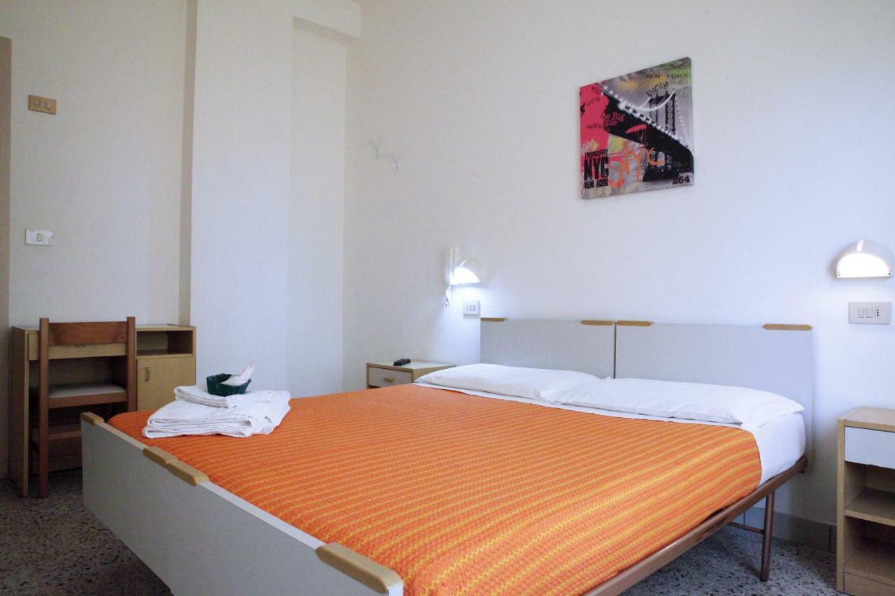 Hotel Lagomaggio リミニ エクステリア 写真